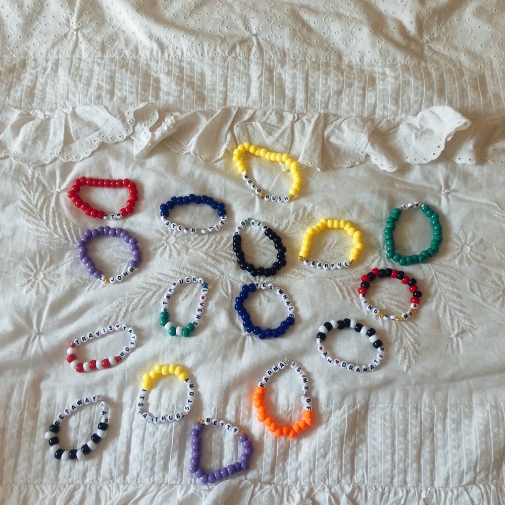 Taylor Swift friendship bracelets